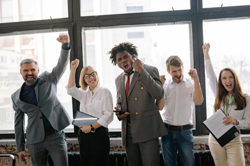 Alone at the Top, or Falling Behind? The Hidden Cost of Solo Ambition in American Careers